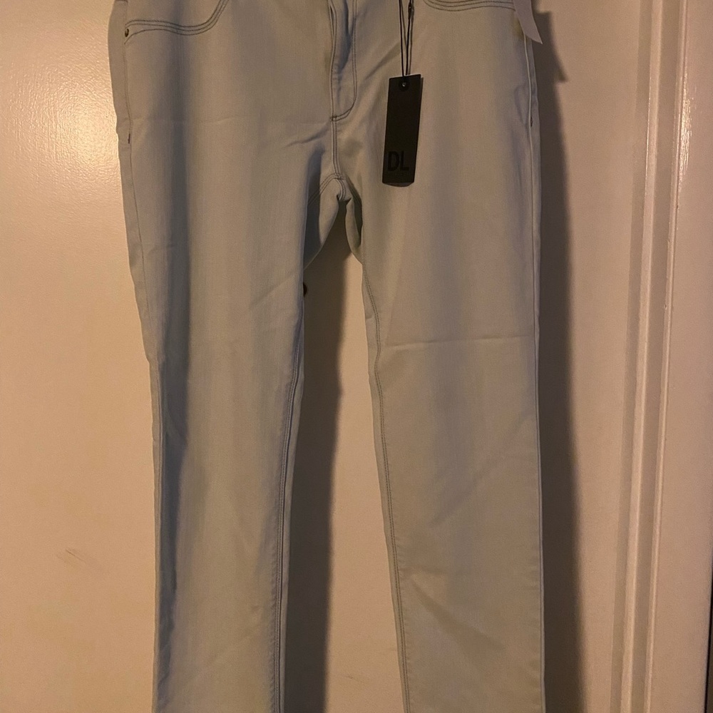DL1961 Emma legging denim. NWT!!